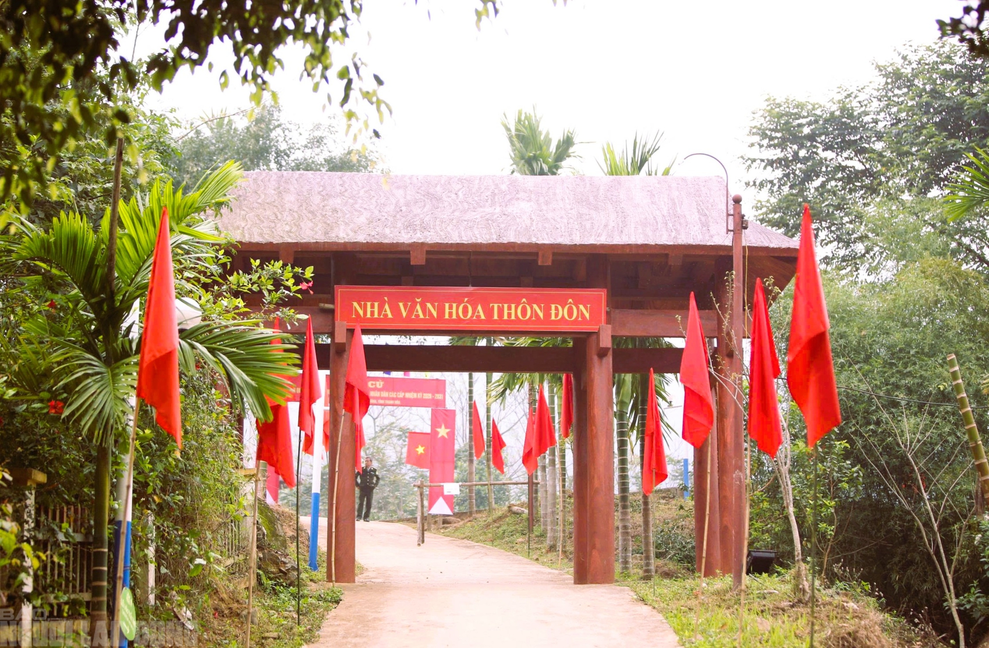 Điểm du lịch nổi tiếng ở Thanh Hóa rực rỡ cờ Tổ quốc trước ngày bầu cử- Ảnh 15.