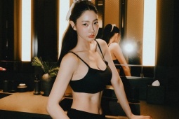 Bí quyết để Clara Lee có cơ bụng số 11, đường cong nóng bỏng ở tuổi U40
