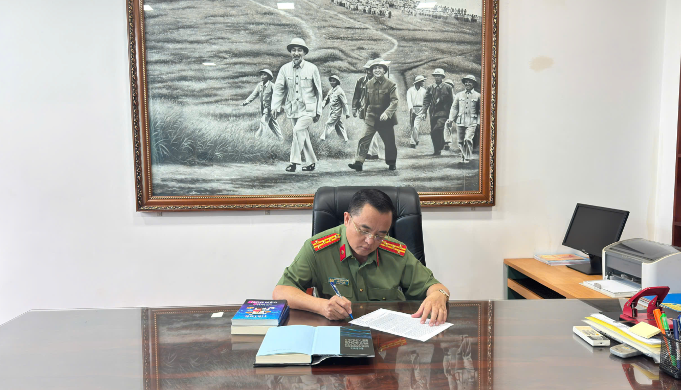 Đại tá Huỳnh Ngọc Liêm chỉ mẹo phòng tránh lộ dữ liệu cá nhân khi dùng AI- Ảnh 3.