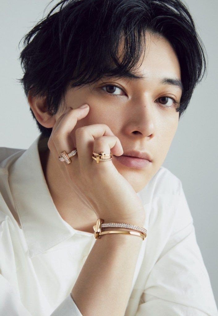 2 nam thần 3.400 tỷ đang viral khắp MXH Việt: Visual đẹp như đúc từ vàng, xem đến đời tư ai cũng sửng sốt- Ảnh 6.