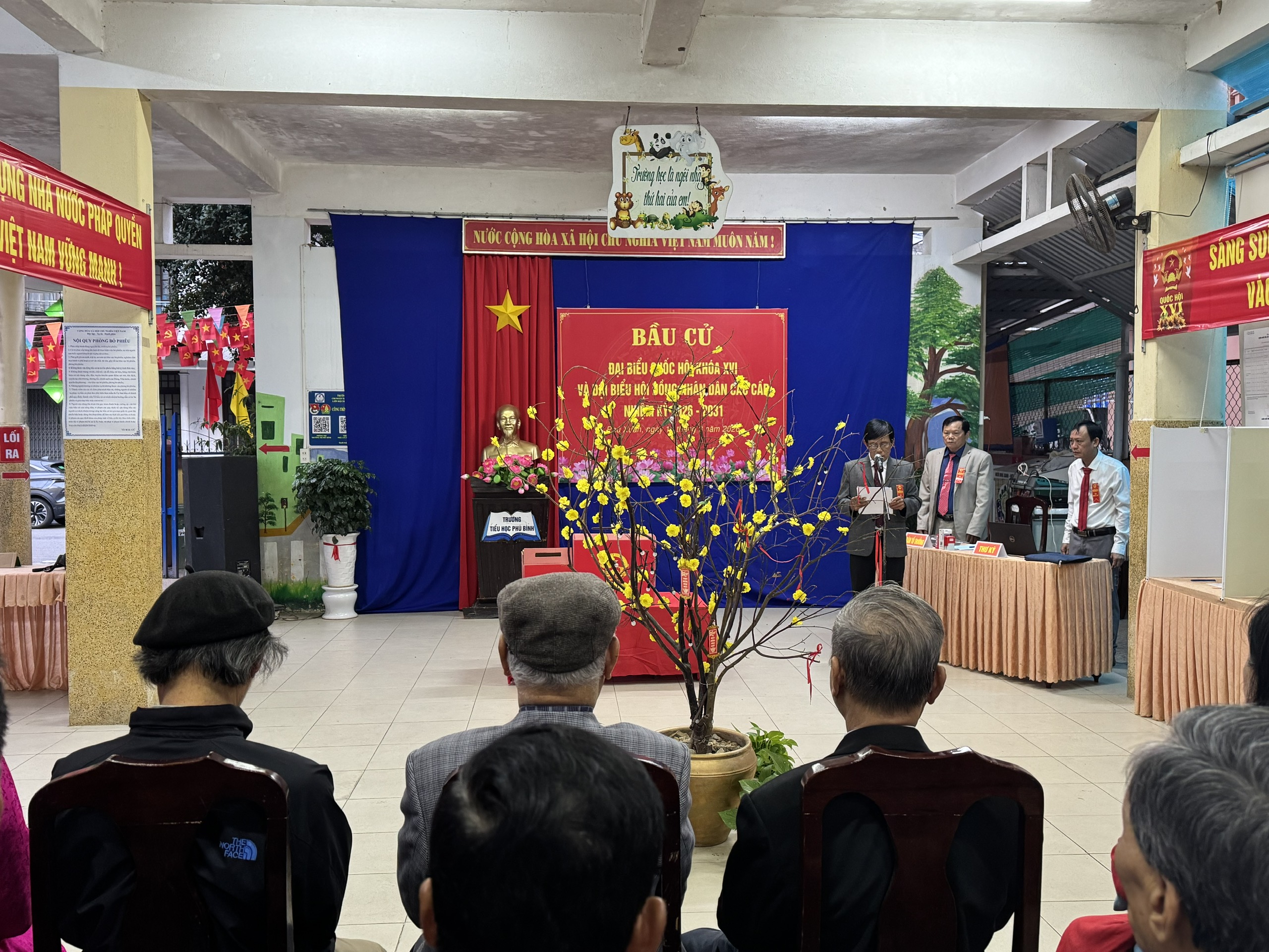 Tổ bầu cử số 21 ở Huế đã hoàn thành bầu cử 6 Đơn vị đầu tiên hoàn thành bầu cử sớm ở Huế - Ảnh 6.