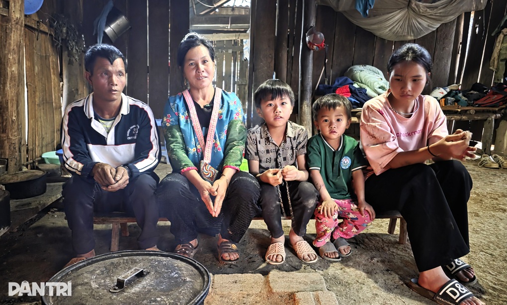 Người phụ nữ nghèo oằn vai gánh 6 phận đời trong căn nhà dột nát - 3