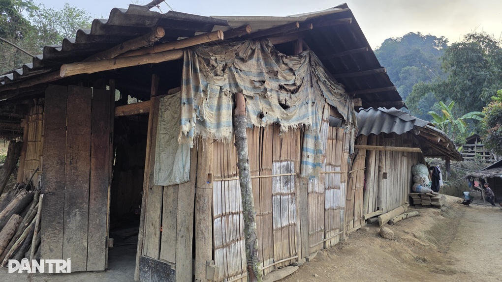 Người phụ nữ nghèo oằn vai gánh 6 phận đời trong căn nhà dột nát - 4