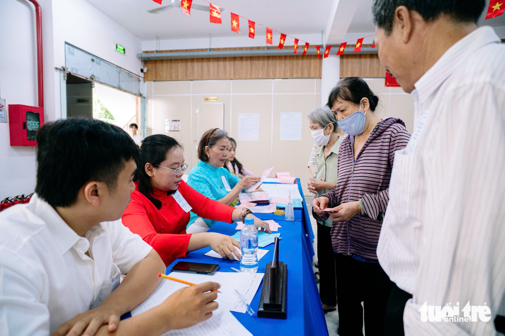 Hơn 9,6 triệu cử tri TP.HCM đi bầu cử từ phố phường đến đảo xa - Ảnh 13. bầu cử - Ảnh 13.