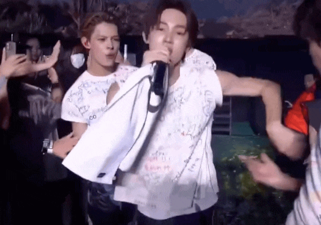 Tóm gọn cảnh mỹ nam nhóm CORTIS xô đẩy anh em giật tiêu điểm center, ai rồi cũng hoá Jang Wonyoung!- Ảnh 4.