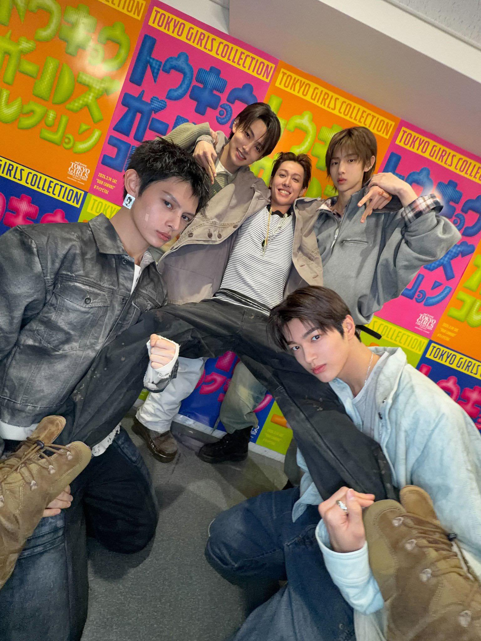 Tóm gọn cảnh mỹ nam nhóm CORTIS xô đẩy anh em giật tiêu điểm center, ai rồi cũng hoá Jang Wonyoung!- Ảnh 8.