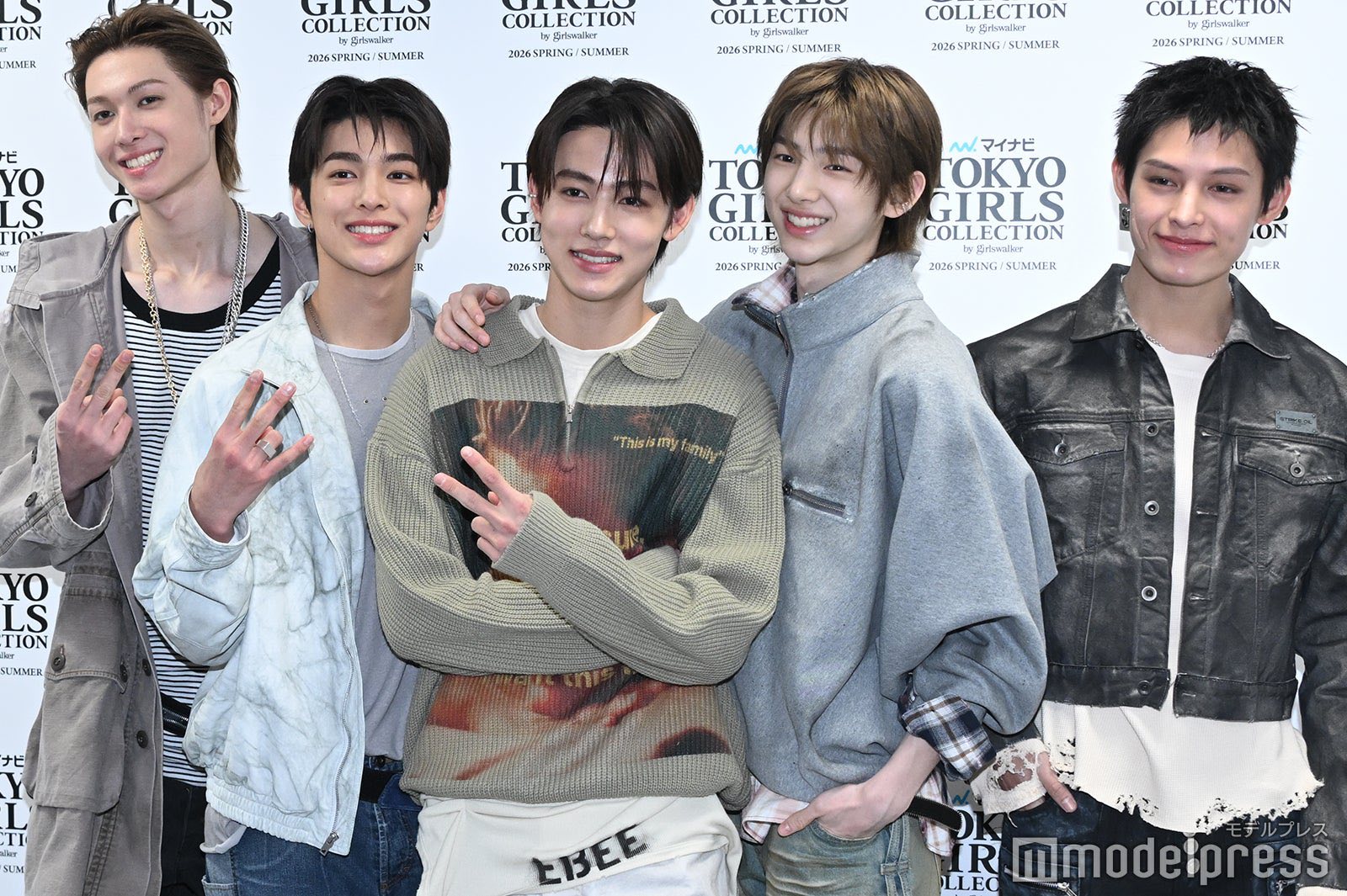 Tóm gọn cảnh mỹ nam nhóm CORTIS xô đẩy anh em giật tiêu điểm center, ai rồi cũng hoá Jang Wonyoung!- Ảnh 9.