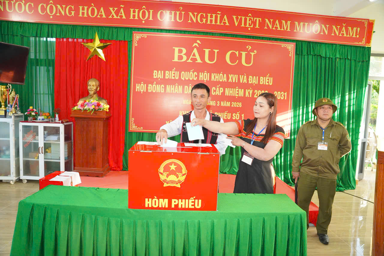 Phó Chủ tịch Quốc hội Trần Quang Phương tham gia bầu cử tại Đà Nẵng 2026 - Ảnh 17. Phó Chủ tịch Quốc hội Trần Quang Phương tham gia bầu cử tại Đà Nẵng 2026 - Ảnh 17.