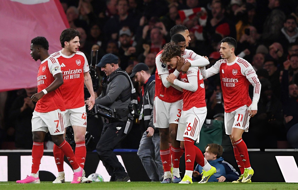 Arsenal thắng nghẹt thở Everton, tiến gần ngôi vô địch Ngoại hạng Anh - 2