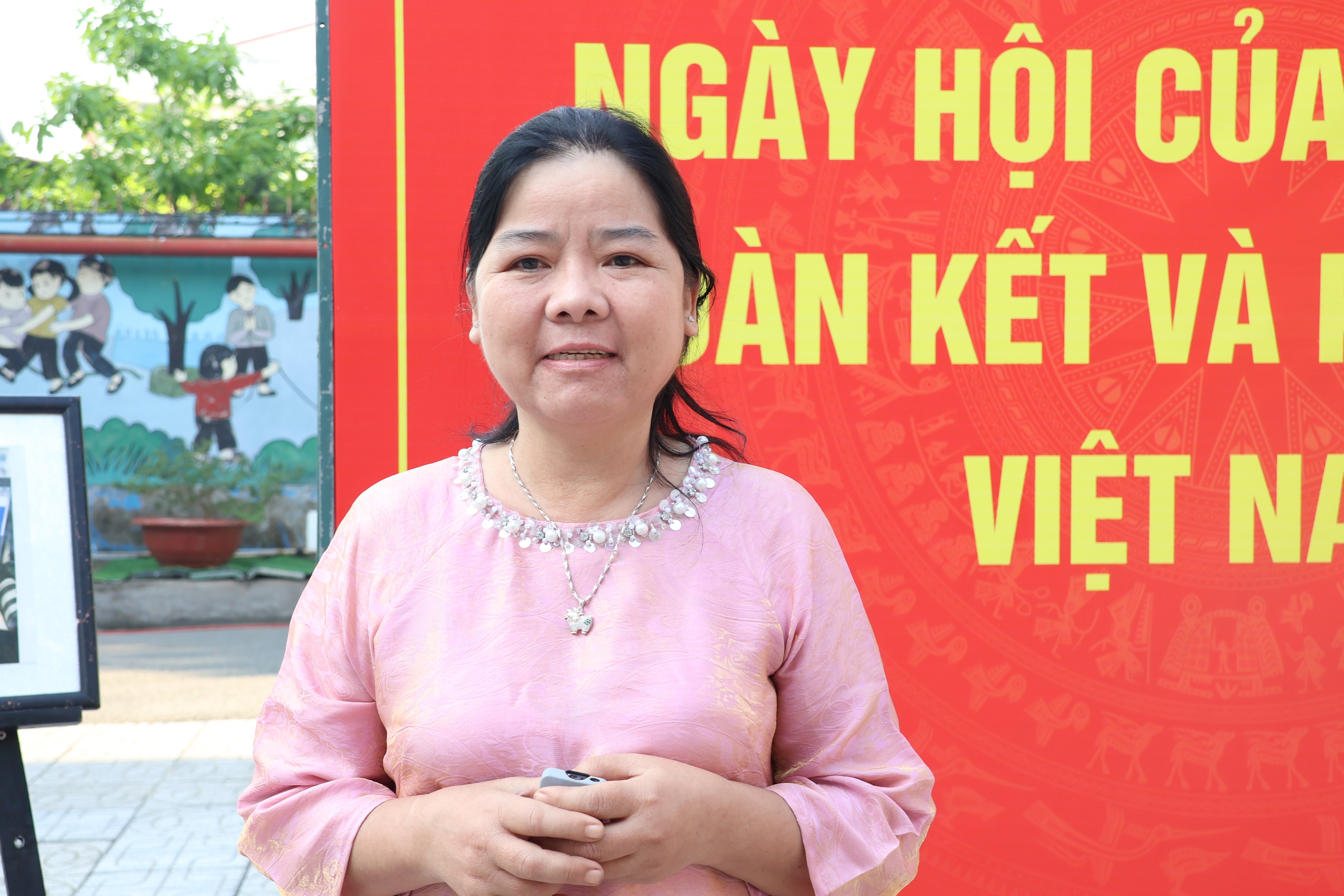 Chủ tịch Quốc hội, Bí thư Thành ủy TPHCM bỏ phiếu bầu cử tại xã Hóc Môn - Ảnh 8.