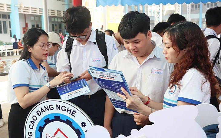 Cả ngàn cơ hội việc làm cho lao động trẻ - Ảnh 2.