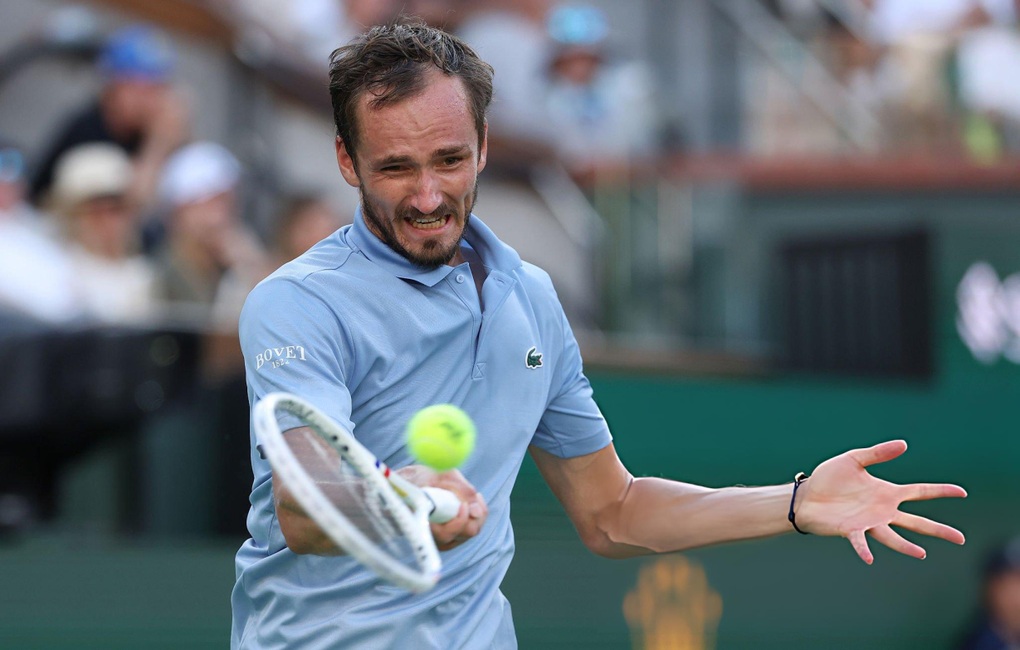 Alcaraz đứt mạch bất bại, Medvedev tranh ngôi vô địch với Sinner - 2