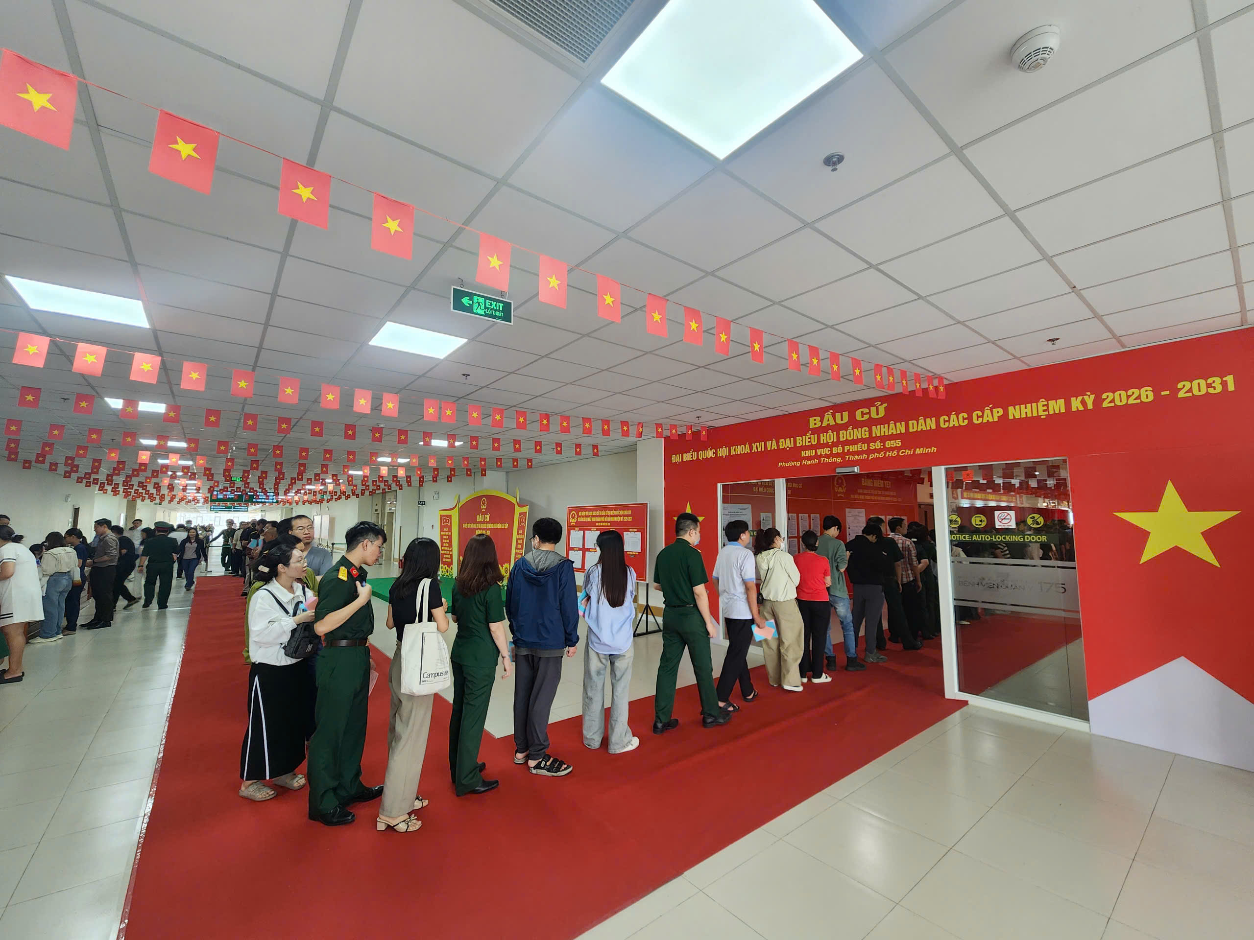 Mang thùng phiếu đến giường bệnh  - Ảnh 3.