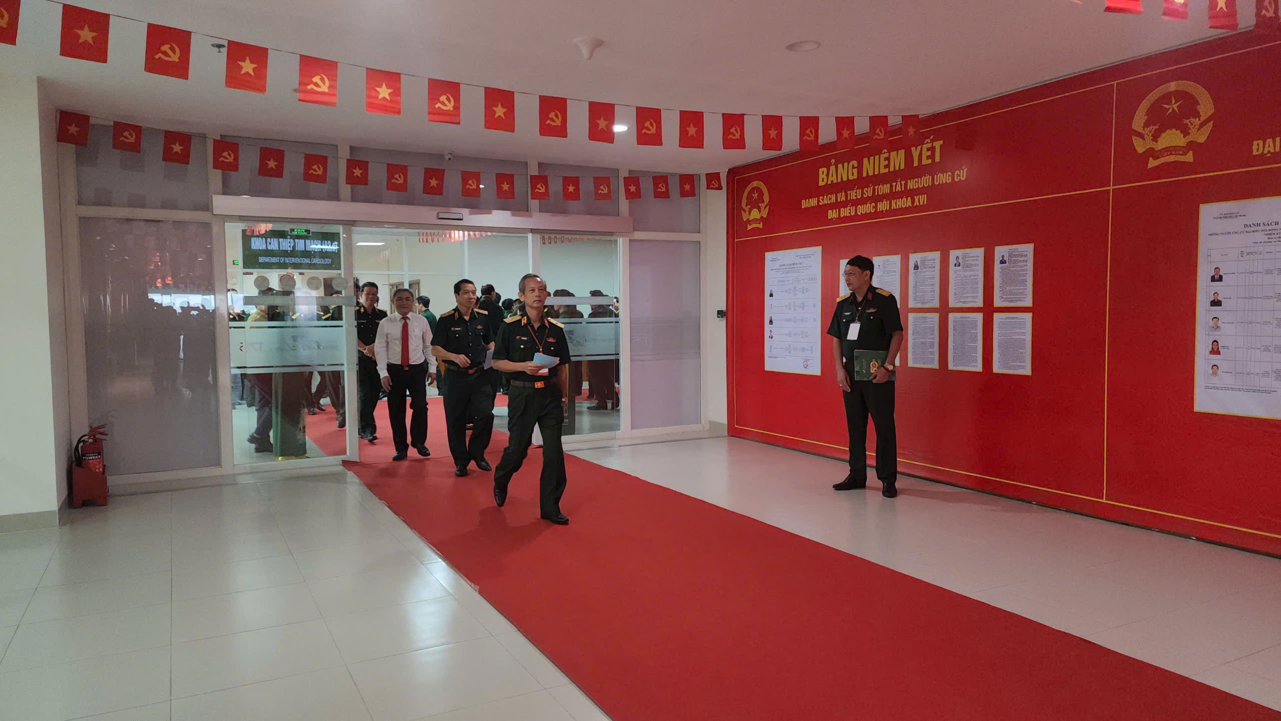 Mang thùng phiếu đến giường bệnh  - Ảnh 4.