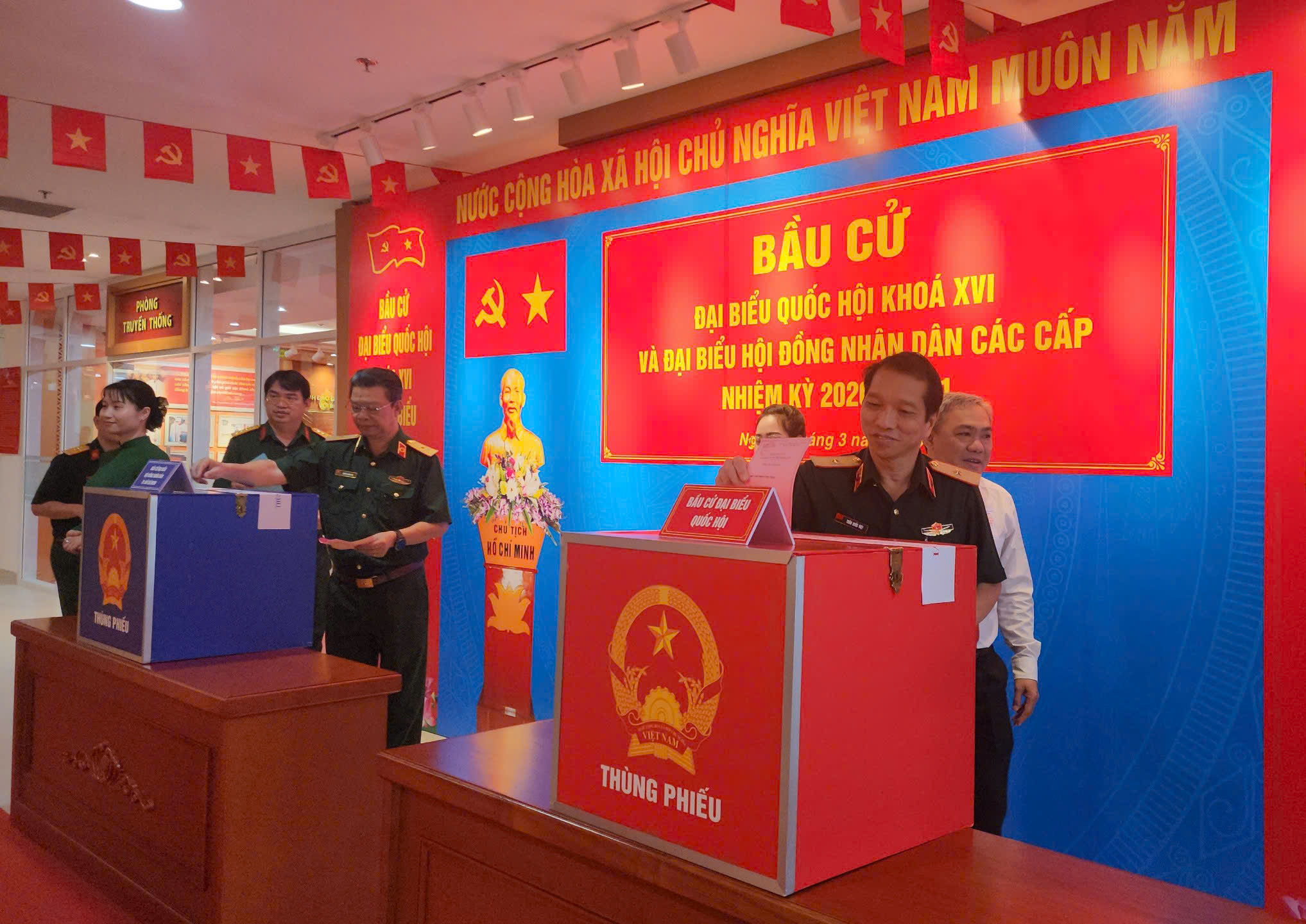 Mang thùng phiếu đến giường bệnh  - Ảnh 5.