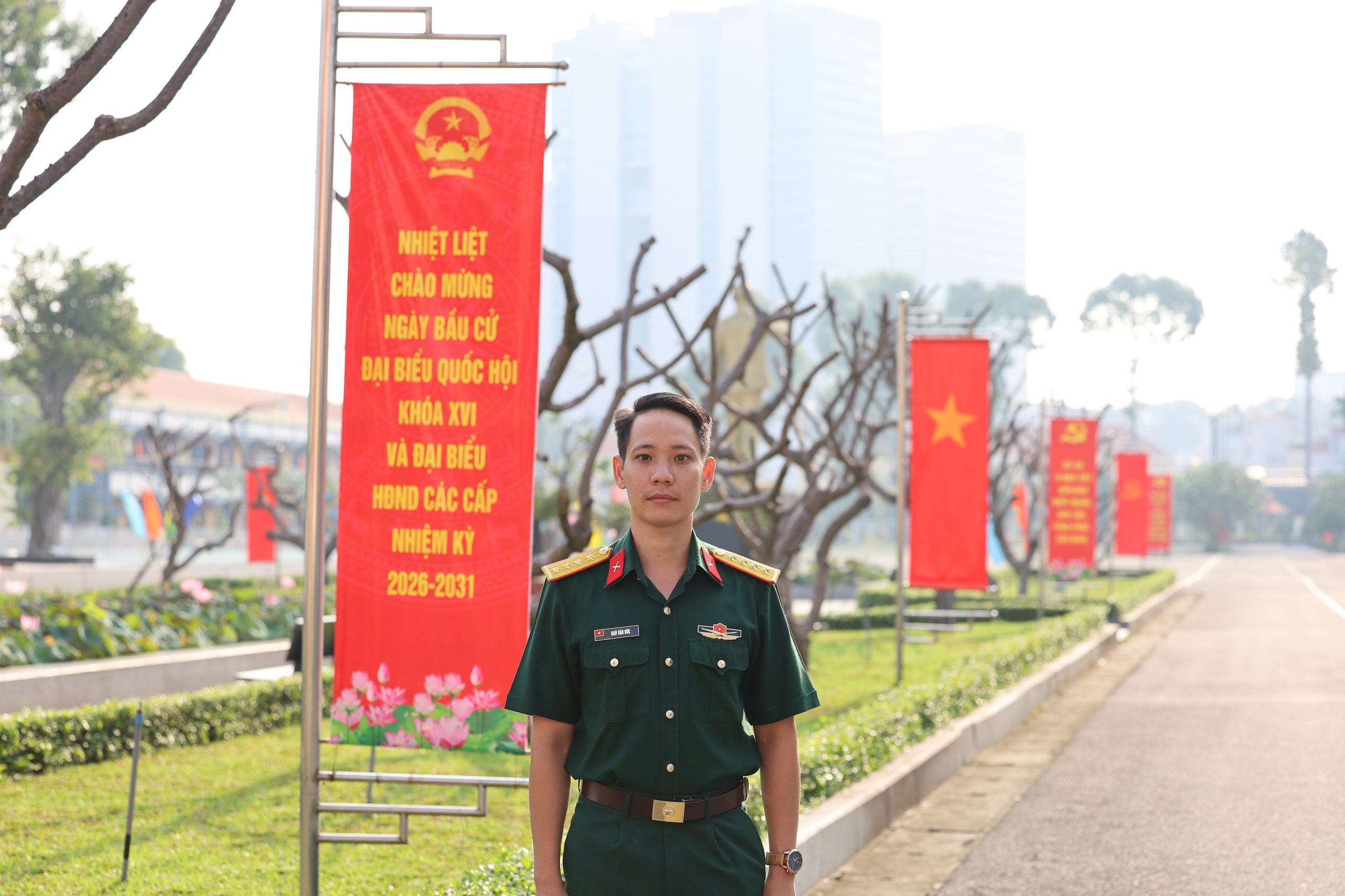 Tâm sự của người lính TPHCM trong ngày bầu cử 2 Video: Tâm sự của người lính TPHCM trong ngày bầu cử - Ảnh 2.