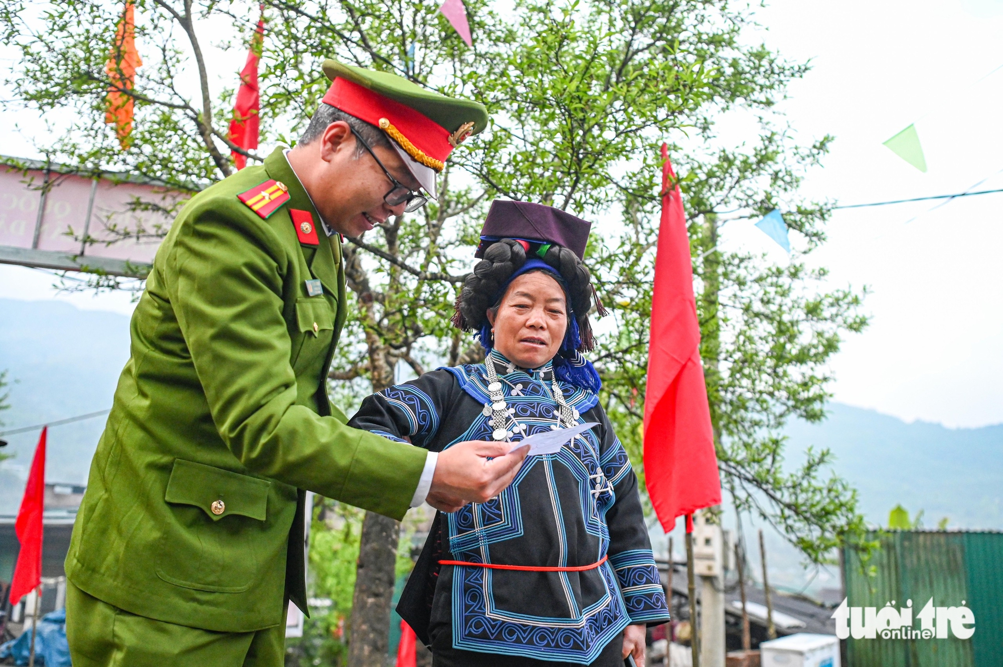 Đồng bào vùng biên cương rộn ràng trong ngày hội non sông 3 bầu cử - Ảnh 3.
