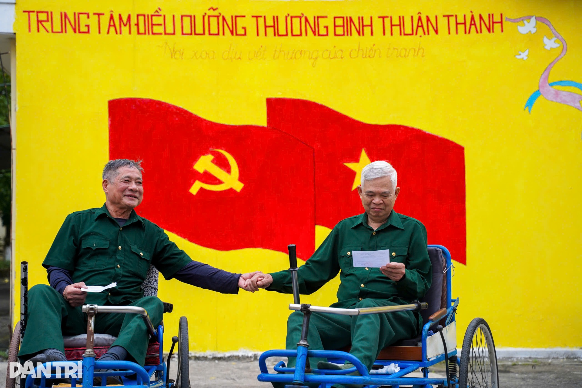 Những cử tri đặc biệt cưỡi ngựa sắt đi bầu cử - 3 Những cử tri đặc biệt cưỡi ngựa sắt đi bầu cử - 3