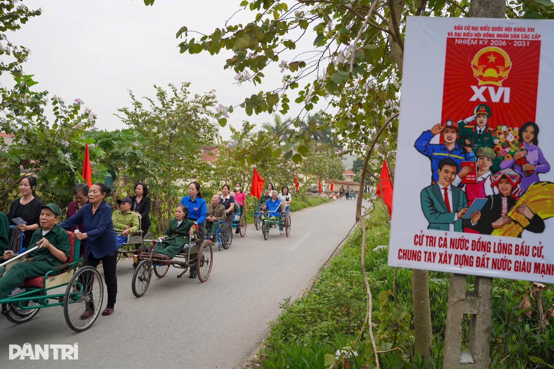 Những cử tri đặc biệt cưỡi ngựa sắt đi bầu cử - 5 Những cử tri đặc biệt cưỡi ngựa sắt đi bầu cử - 5