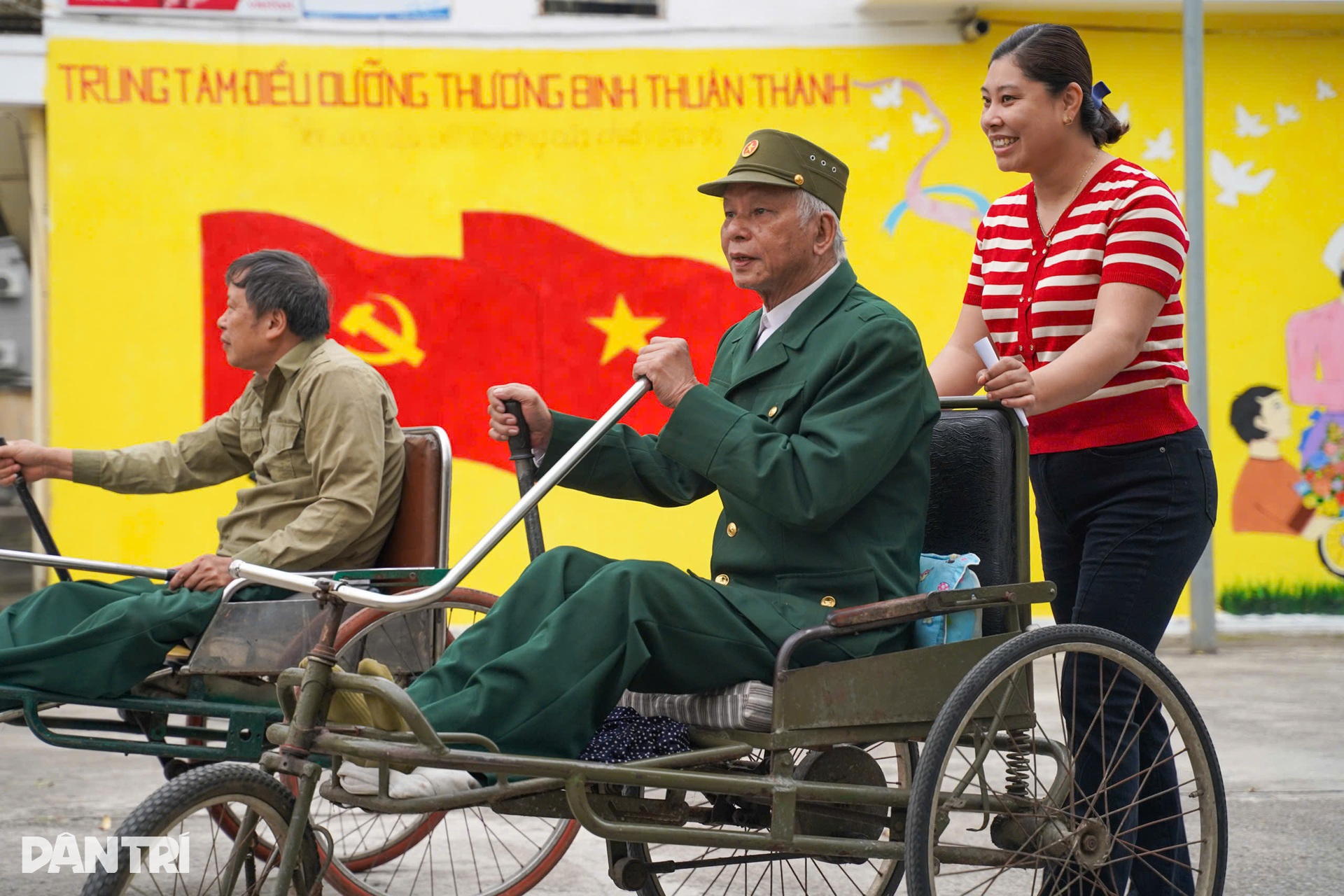 Những cử tri đặc biệt cưỡi ngựa sắt đi bầu cử - 7 Những cử tri đặc biệt cưỡi ngựa sắt đi bầu cử - 7