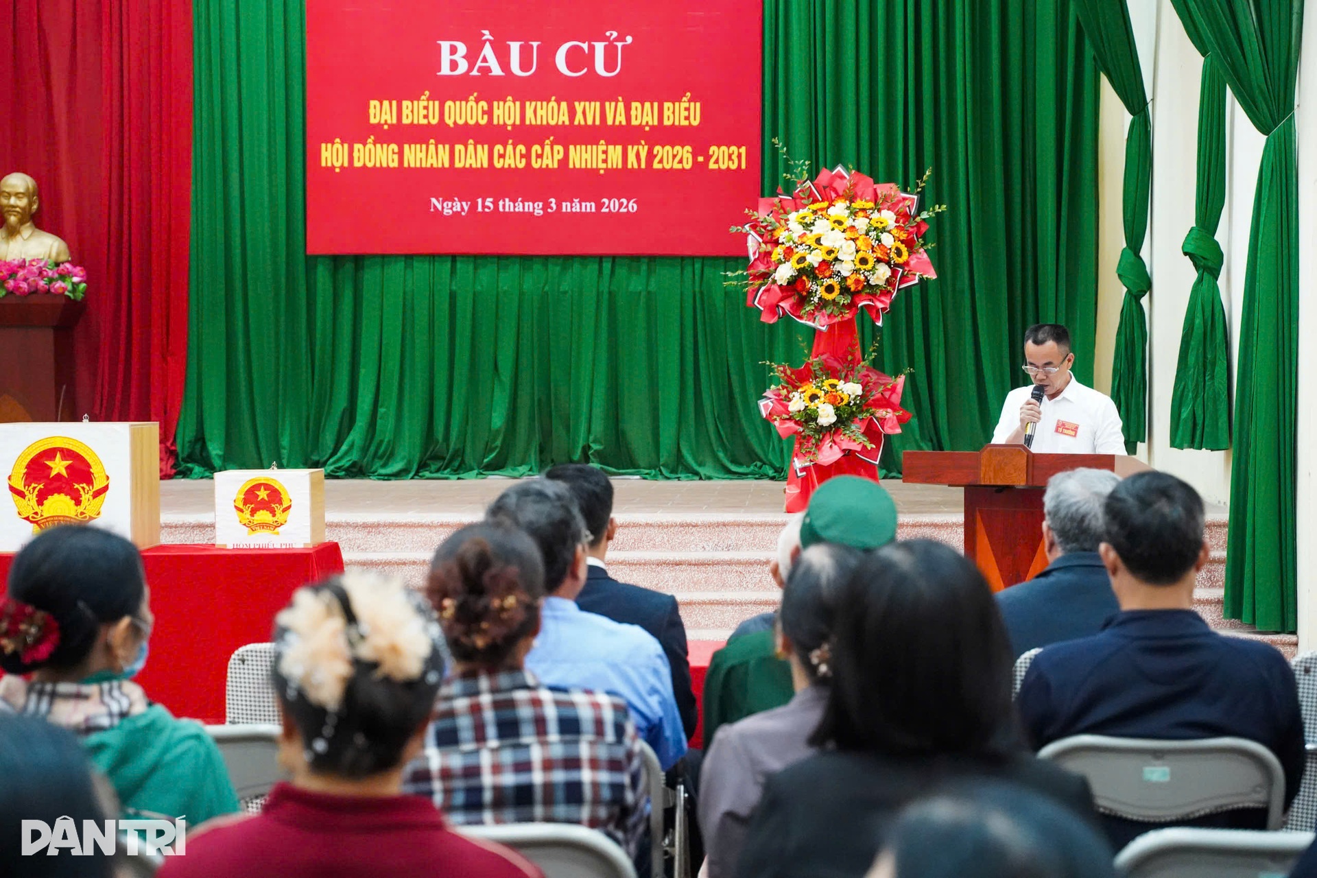 Những cử tri đặc biệt cưỡi ngựa sắt đi bầu cử - 10 Những cử tri đặc biệt cưỡi ngựa sắt đi bầu cử - 10