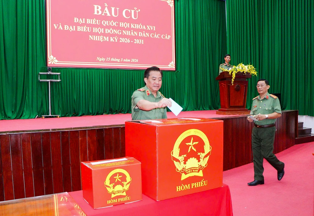 bau-cu-vinh-long-2.jpg