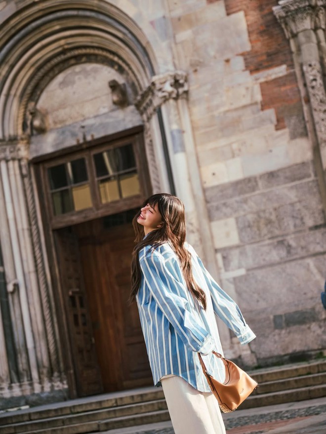 Diện trang phục kẻ sọc dọc, nàng dễ dàng 'ăn gian' chiều cao đầy tinh tế- Ảnh 3.
