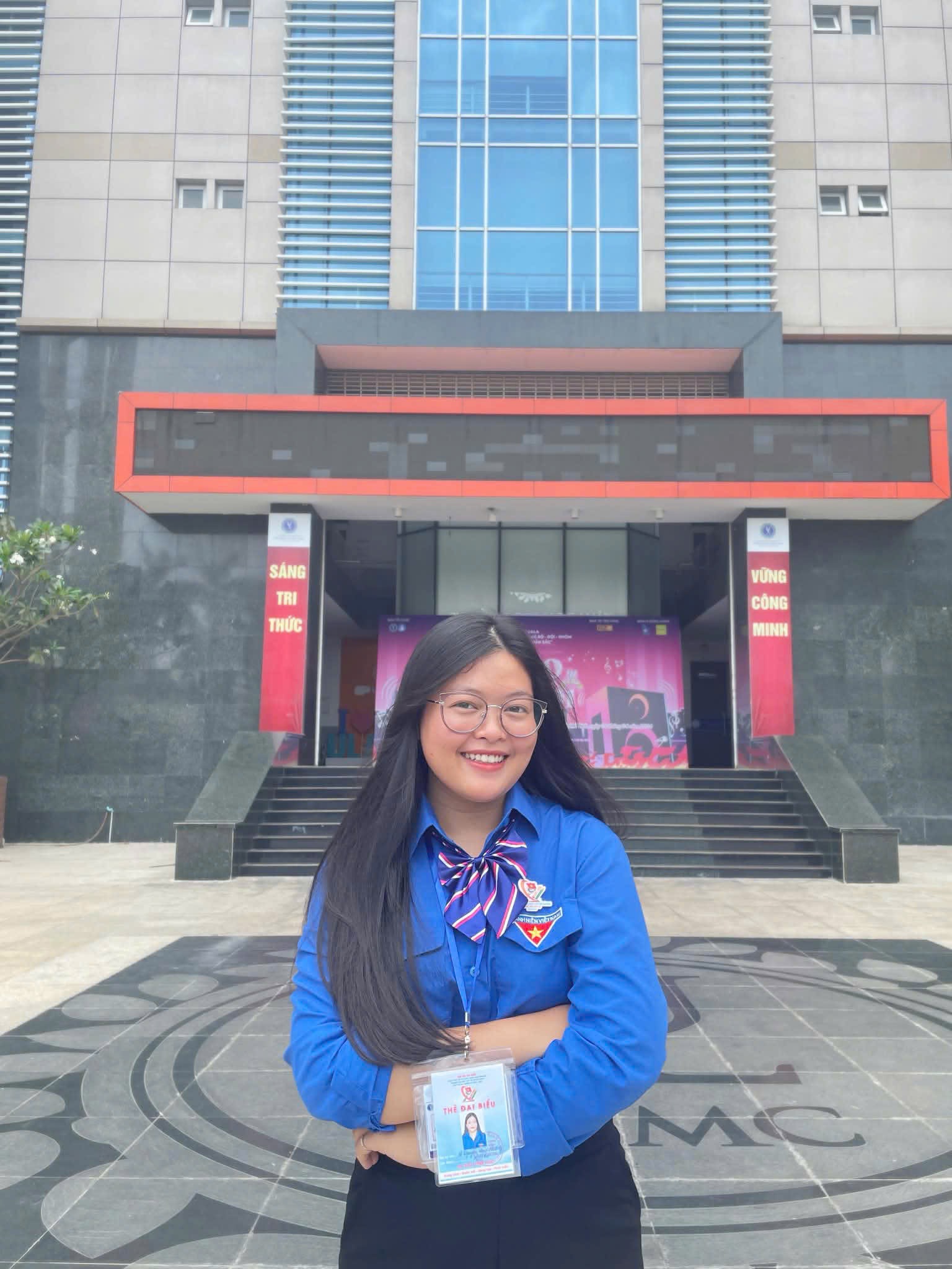 Video: Lá phiếu đầu đời của cử tri trẻ TPHCM - Ảnh 7.