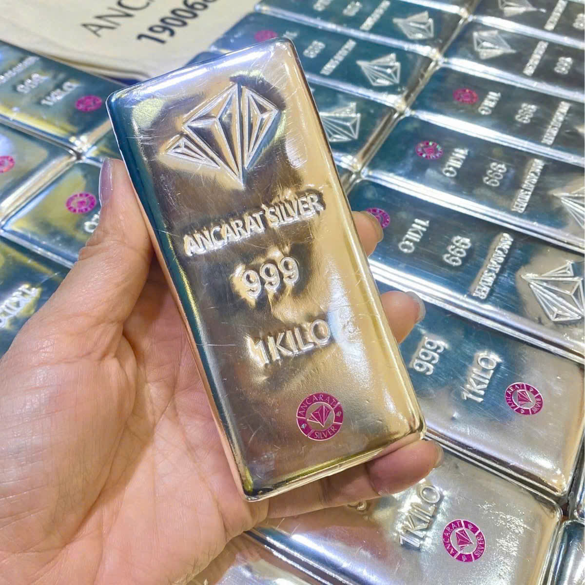 Giá bạc hôm nay 15-3: Thấp nhất 2 tuần, người mua bạc dịp Thần Tài lỗ nặng- Ảnh 1.