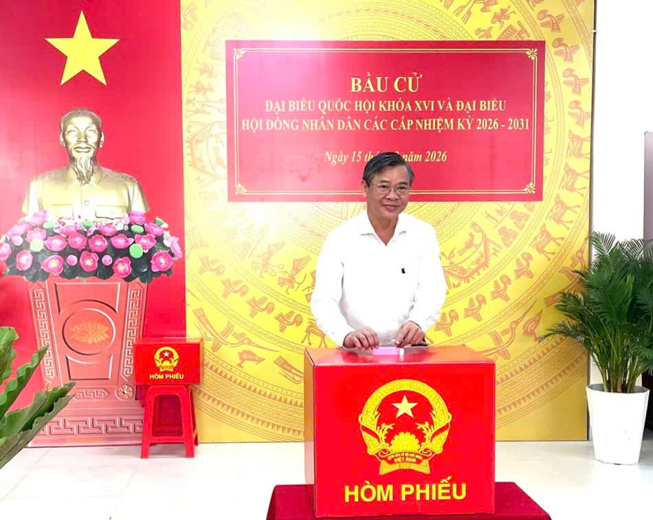 Cử tri TP Cần Thơ , Vĩnh Long nô nức đi bầu cử trong không khí phấn khởi - Ảnh 4. Cử tri TP Cần Thơ , Vĩnh Long nô nức đi bầu cử trong không khí phấn khởi - Ảnh 4.