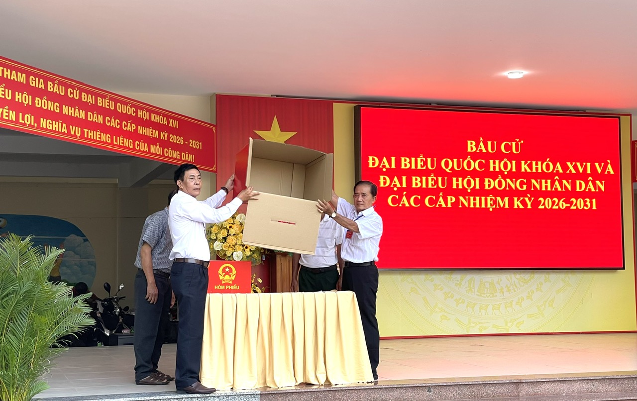 Cử tri TP Cần Thơ , Vĩnh Long nô nức đi bầu cử trong không khí phấn khởi - Ảnh 5. Cử tri TP Cần Thơ , Vĩnh Long nô nức đi bầu cử trong không khí phấn khởi - Ảnh 5.