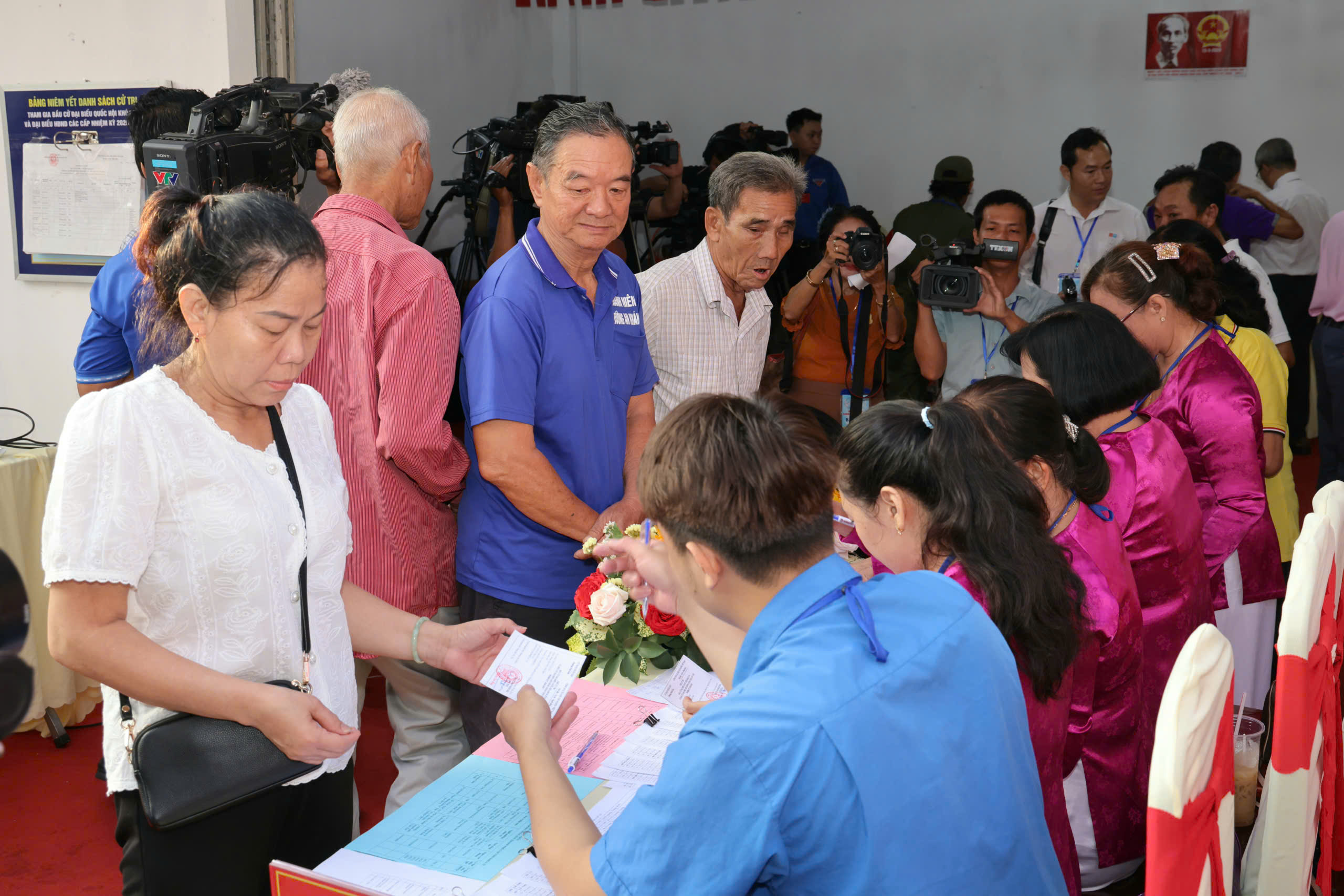 Cử tri TP Cần Thơ , Vĩnh Long nô nức đi bầu cử trong không khí phấn khởi - Ảnh 11. Cử tri TP Cần Thơ , Vĩnh Long nô nức đi bầu cử trong không khí phấn khởi - Ảnh 11.