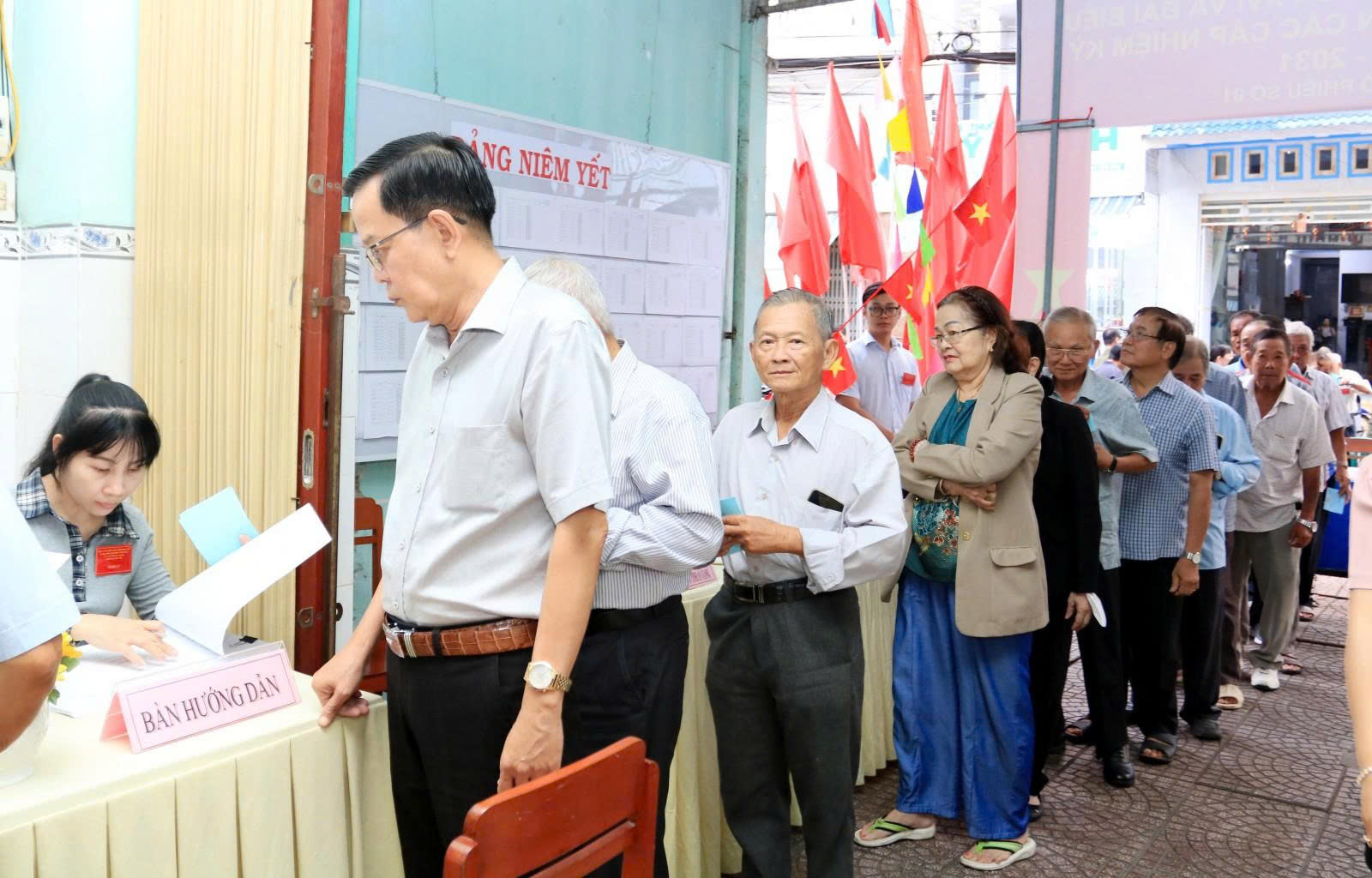 Cử tri Cần Thơ, Vĩnh Long, An Giang và Tây Ninh phấn khởi đi bỏ phiếu 17 CLIP: Rộn ràng ngày bầu cử tại Cần Thơ, Vĩnh Long, An Giang, Tây Ninh - Ảnh 19.