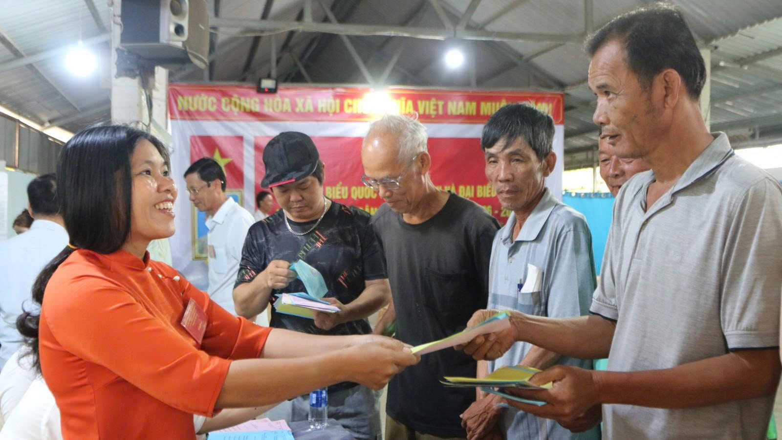 Cử tri Cần Thơ, Vĩnh Long, An Giang và Tây Ninh phấn khởi đi bỏ phiếu 28 CLIP: Rộn ràng ngày bầu cử tại Cần Thơ, Vĩnh Long, An Giang, Tây Ninh - Ảnh 30.