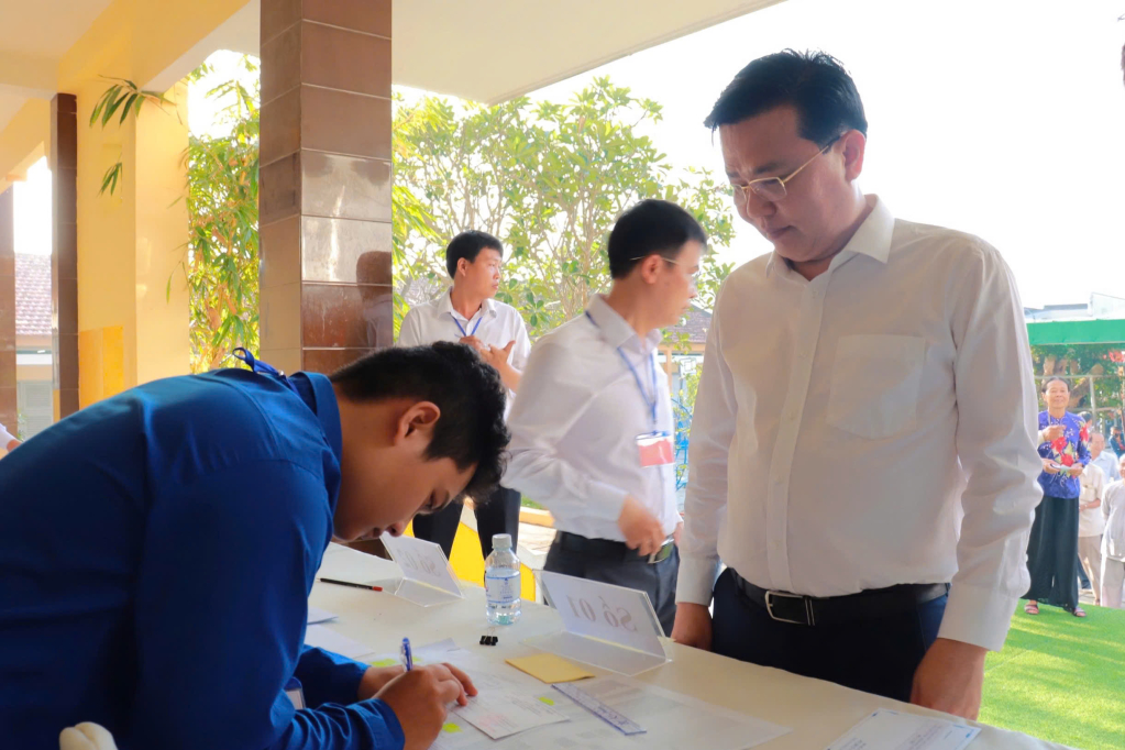 Cử tri Cần Thơ, Vĩnh Long, An Giang và Tây Ninh phấn khởi đi bỏ phiếu 34 CLIP: Rộn ràng ngày bầu cử tại Cần Thơ, Vĩnh Long, An Giang, Tây Ninh - Ảnh 36.