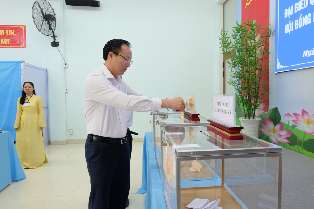 Cử tri Cần Thơ, Vĩnh Long, An Giang và Tây Ninh phấn khởi đi bỏ phiếu 37 CLIP: Rộn ràng ngày bầu cử tại Cần Thơ, Vĩnh Long, An Giang, Tây Ninh - Ảnh 39.