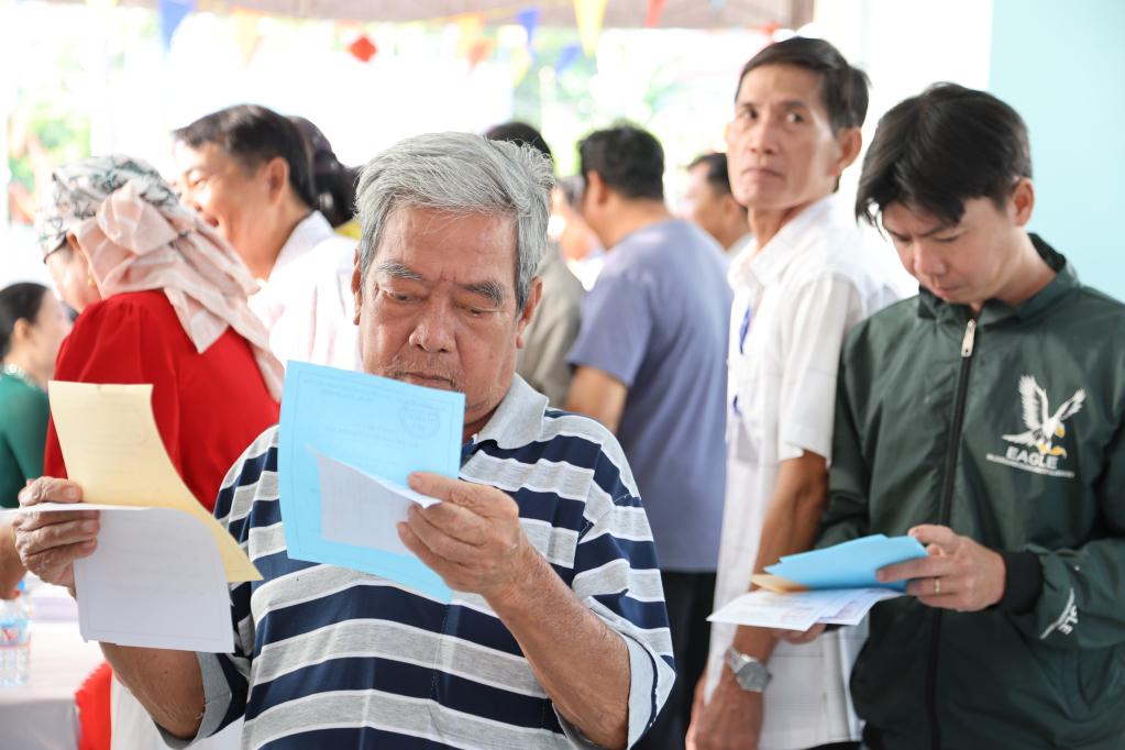 Cử tri Cần Thơ, Vĩnh Long, An Giang và Tây Ninh phấn khởi đi bỏ phiếu 39 CLIP: Rộn ràng ngày bầu cử tại Cần Thơ, Vĩnh Long, An Giang, Tây Ninh - Ảnh 41.