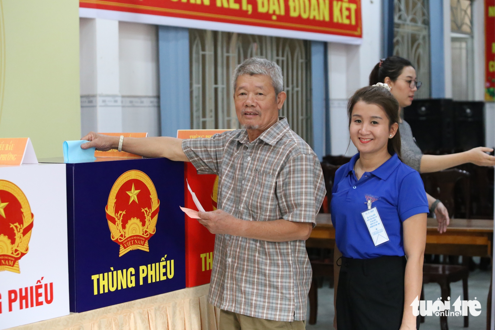 Lá phiếu gửi gắm niềm tin của công nhân, người dân TP.HCM 2 bầu cử - Ảnh 2.