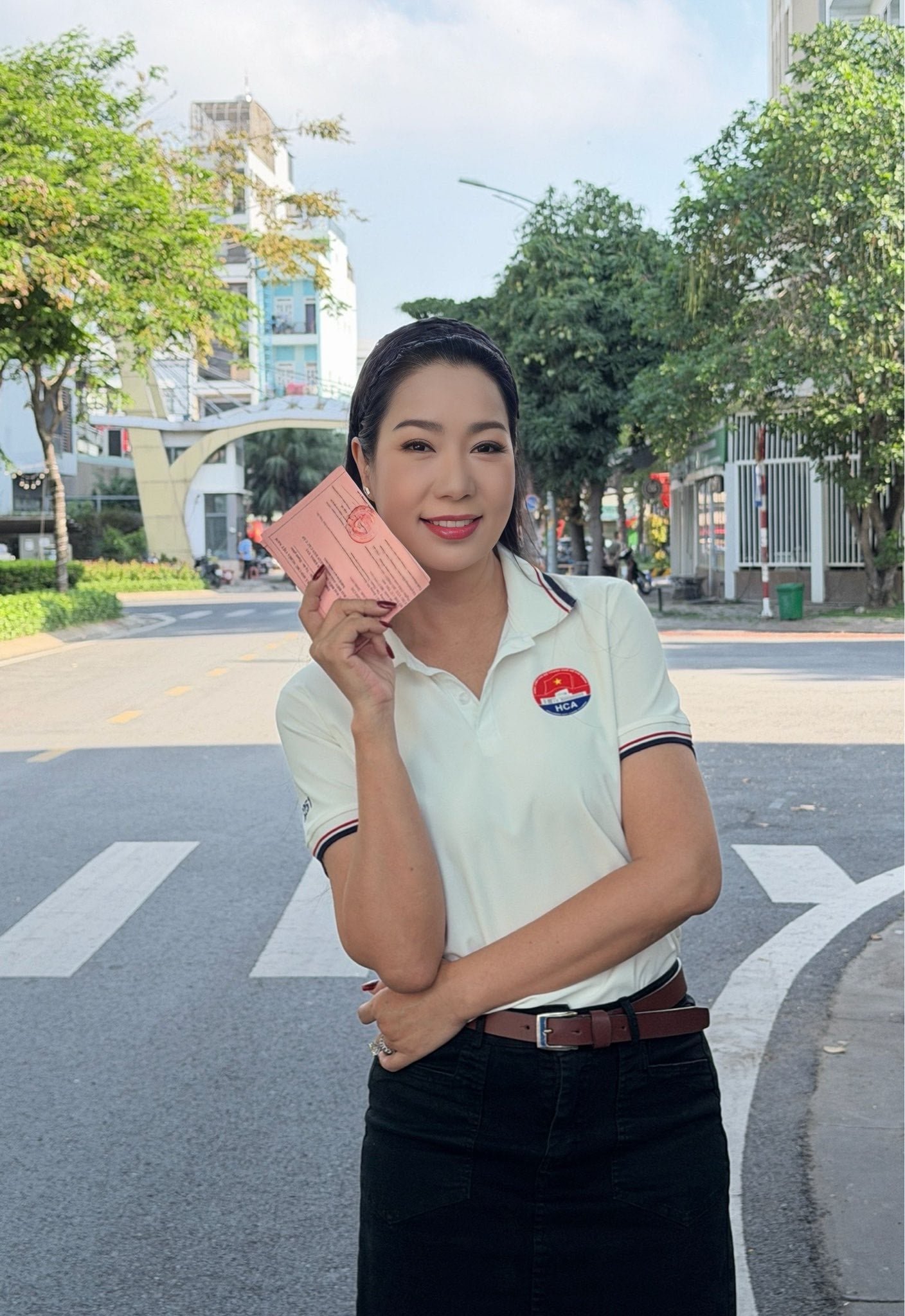 Quyền Linh, Phương Mỹ Chi… cùng dàn sao Việt háo hức đi bầu cử- Ảnh 3. Quyền Linh, Phương Mỹ Chi… cùng dàn sao Việt háo hức đi bầu cử- Ảnh 3.