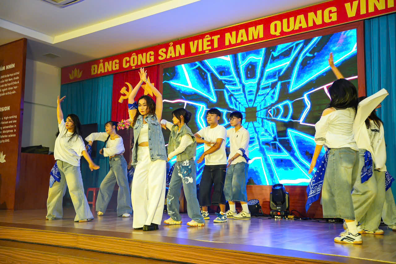 Khi bóng đá thắt chặt tình đoàn kết sinh viên- Ảnh 5. Khi bóng đá thắt chặt tình đoàn kết sinh viên- Ảnh 5.