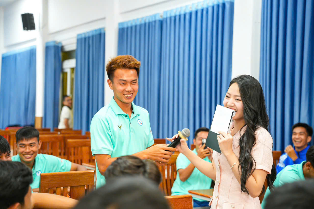 Khi bóng đá thắt chặt tình đoàn kết sinh viên- Ảnh 7. Khi bóng đá thắt chặt tình đoàn kết sinh viên- Ảnh 7.