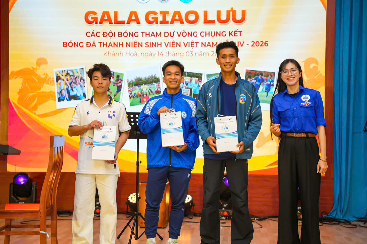 Khi bóng đá thắt chặt tình đoàn kết sinh viên- Ảnh 8. Khi bóng đá thắt chặt tình đoàn kết sinh viên- Ảnh 8.