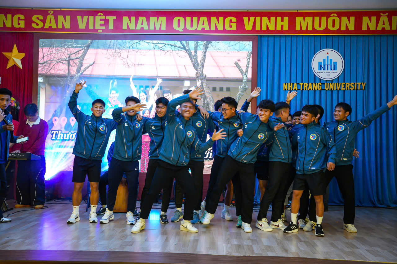 Khi bóng đá thắt chặt tình đoàn kết sinh viên- Ảnh 9. Khi bóng đá thắt chặt tình đoàn kết sinh viên- Ảnh 9.