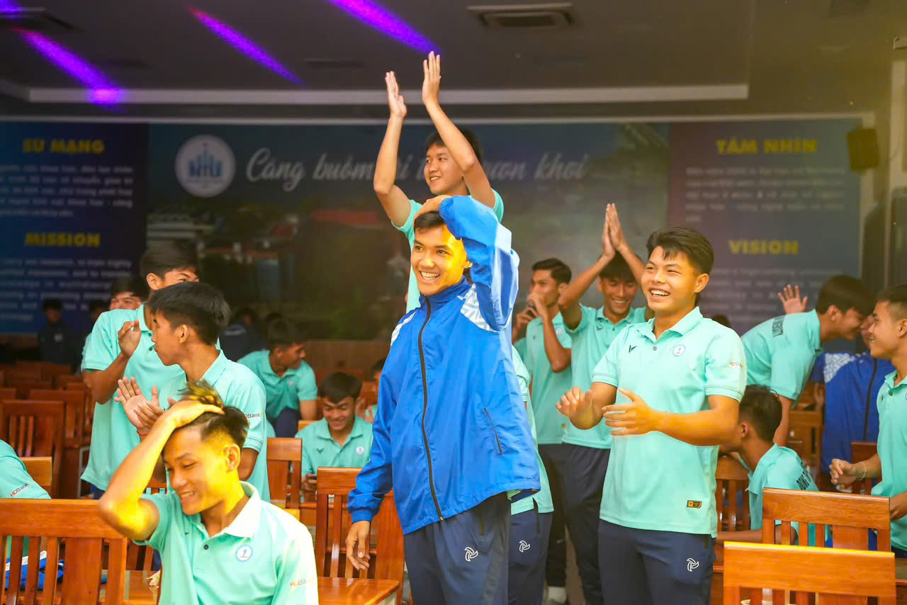 Khi bóng đá thắt chặt tình đoàn kết sinh viên- Ảnh 10. Khi bóng đá thắt chặt tình đoàn kết sinh viên- Ảnh 10.