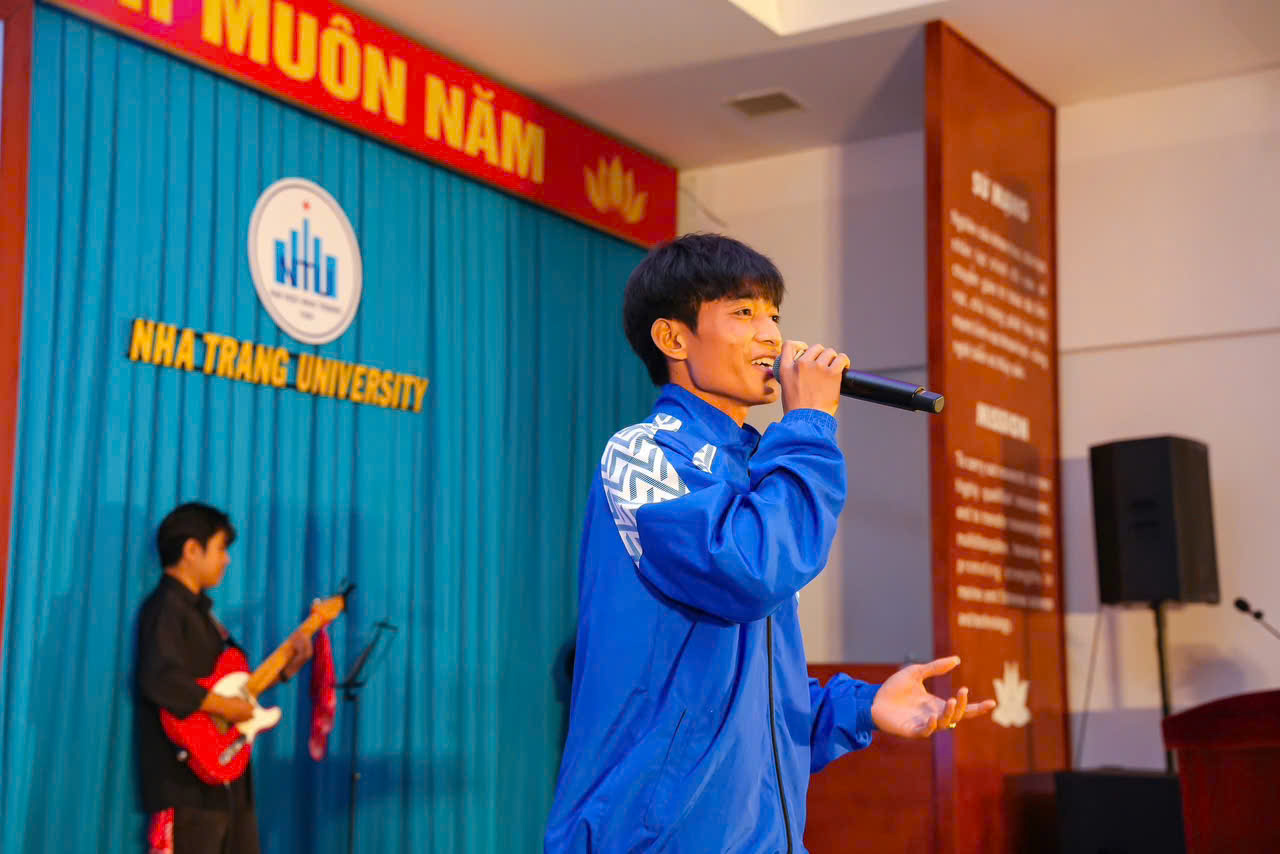 Khi bóng đá thắt chặt tình đoàn kết sinh viên- Ảnh 11. Khi bóng đá thắt chặt tình đoàn kết sinh viên- Ảnh 11.