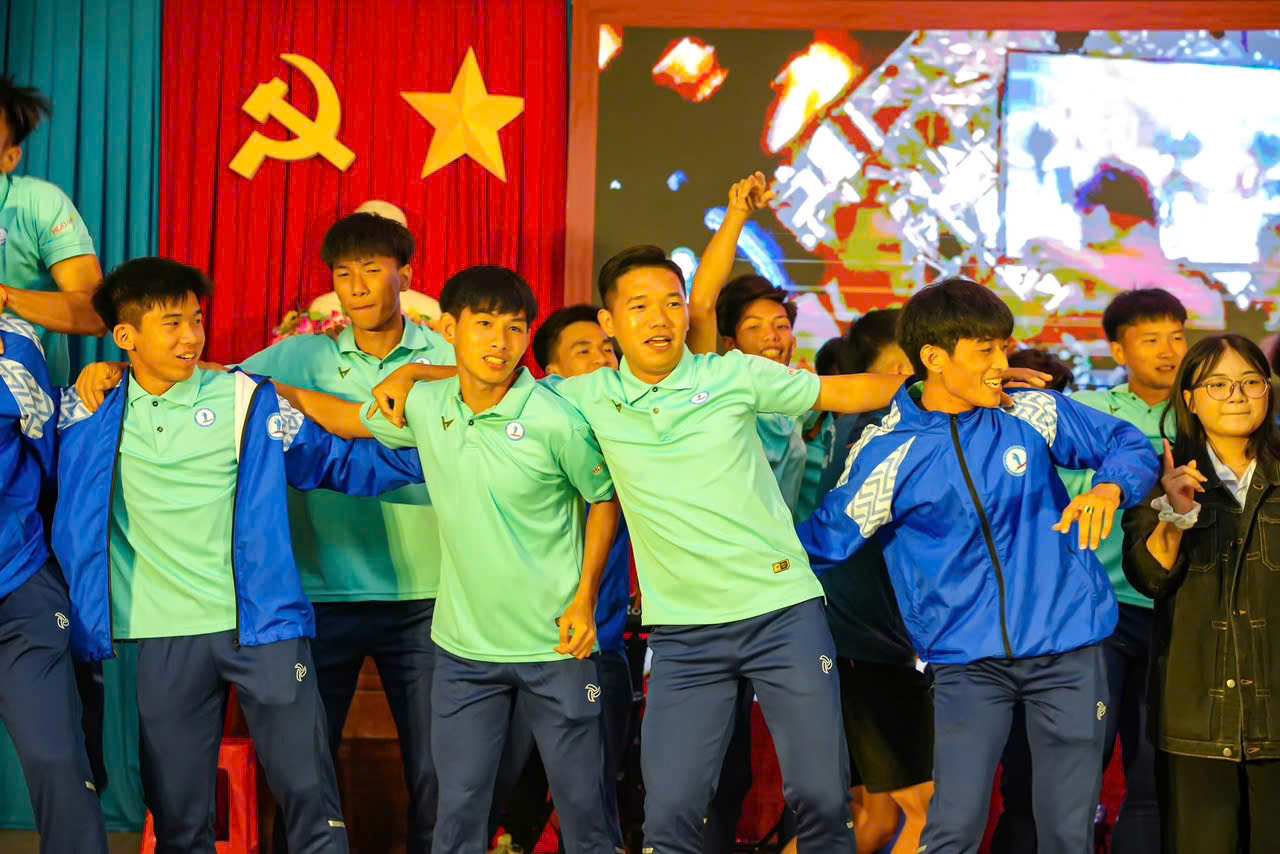 Khi bóng đá thắt chặt tình đoàn kết sinh viên- Ảnh 12. Khi bóng đá thắt chặt tình đoàn kết sinh viên- Ảnh 12.