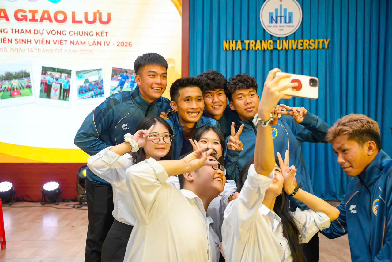 Khi bóng đá thắt chặt tình đoàn kết sinh viên- Ảnh 13. Khi bóng đá thắt chặt tình đoàn kết sinh viên- Ảnh 13.