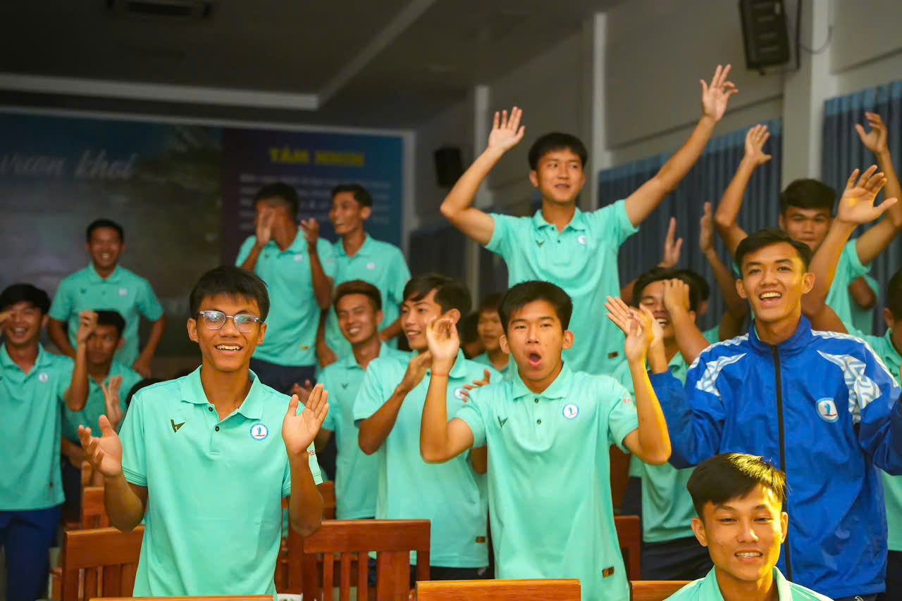 Khi bóng đá thắt chặt tình đoàn kết sinh viên- Ảnh 15. Khi bóng đá thắt chặt tình đoàn kết sinh viên- Ảnh 15.