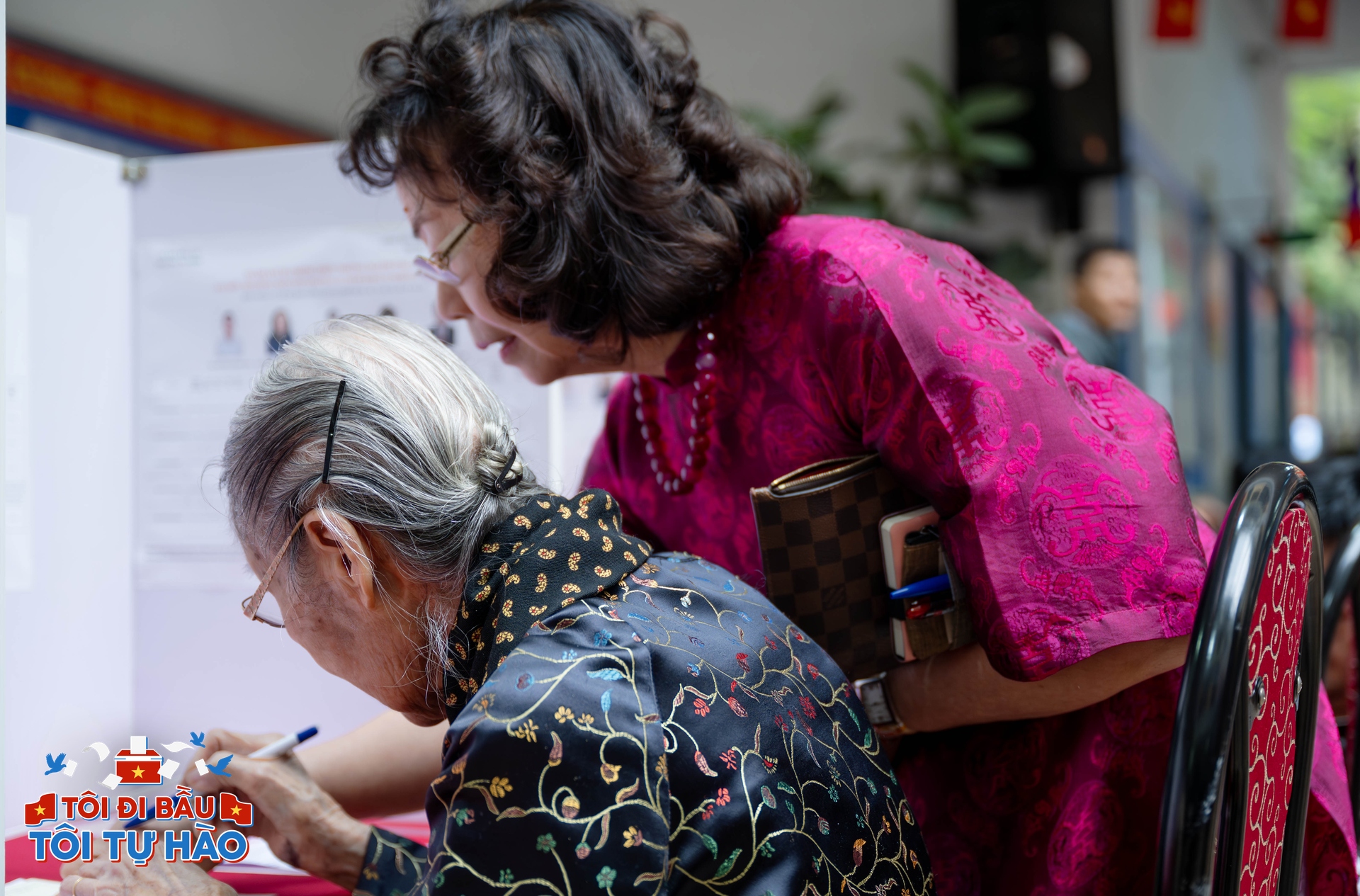 Những lá phiếu đi qua thế kỷ: Những lá phiếu đi qua thế kỷ: