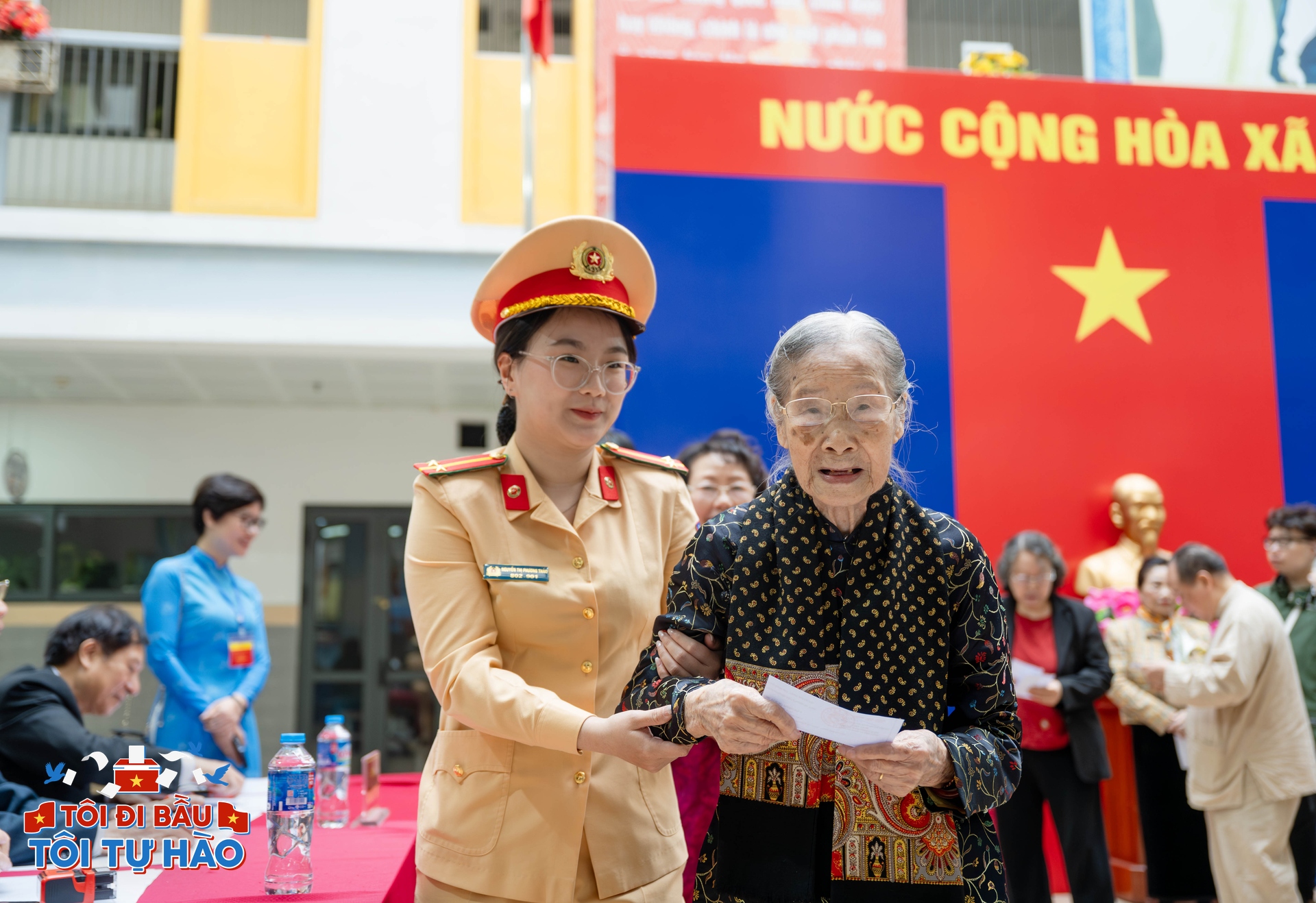 Những lá phiếu đi qua thế kỷ: Những lá phiếu đi qua thế kỷ: